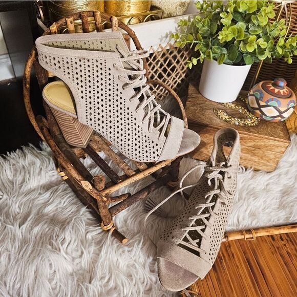 Marc Fisher Satire Lace Up Suede Leather Sandal. - Picture 2 of 14